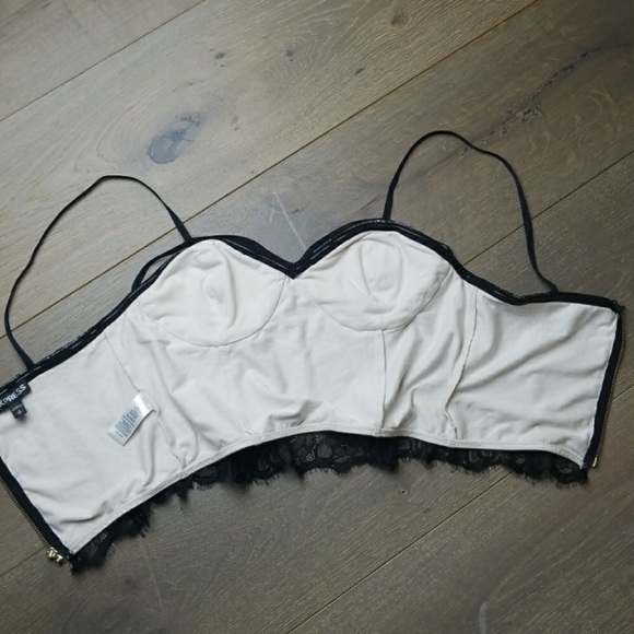 Express crop top size small - Picture 5 of 6